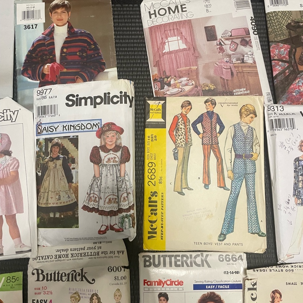 Simplicity Multicolor Sewing Pattern Lot - Picture 5 of 8